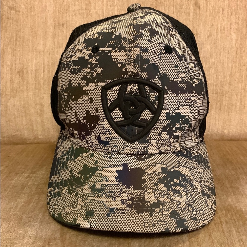 Ariat Black and White Mesh Cap